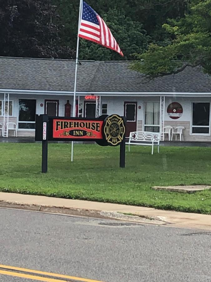 Firehouse Inn Saint Ignace Eksteriør bilde