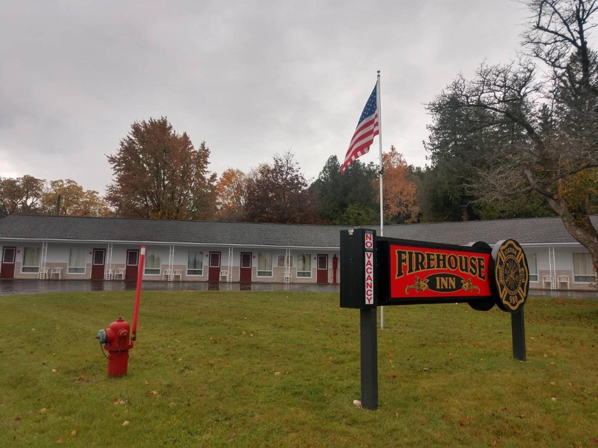 Firehouse Inn Saint Ignace Eksteriør bilde